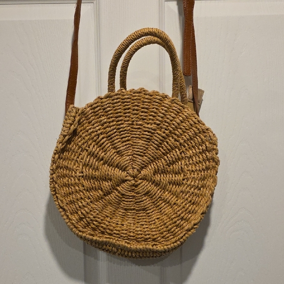 Reitmans Handbags - Reitmans Tan Woven Crossbody Bag